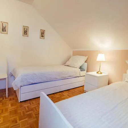 House Aurora - Free Parking